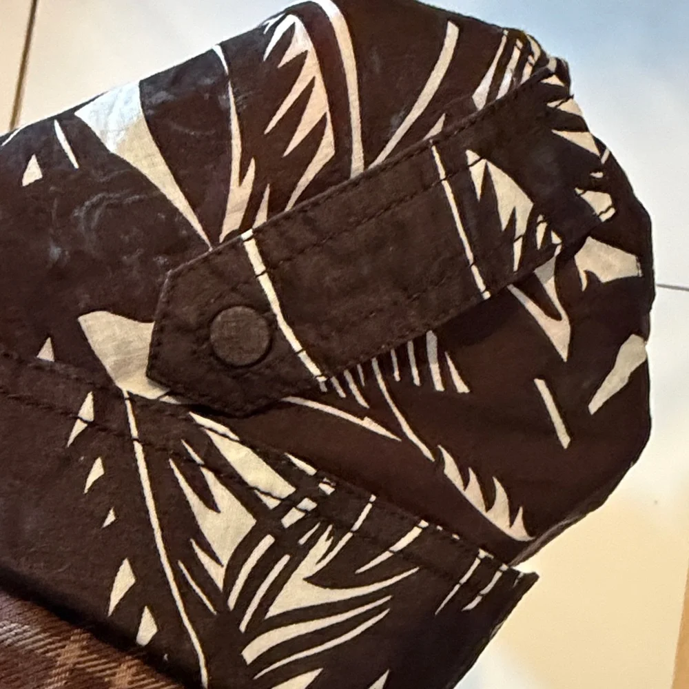 Tory Burch Brown White jungle Leaf Print Blouse sz 8 safari vacation EUC Shirt